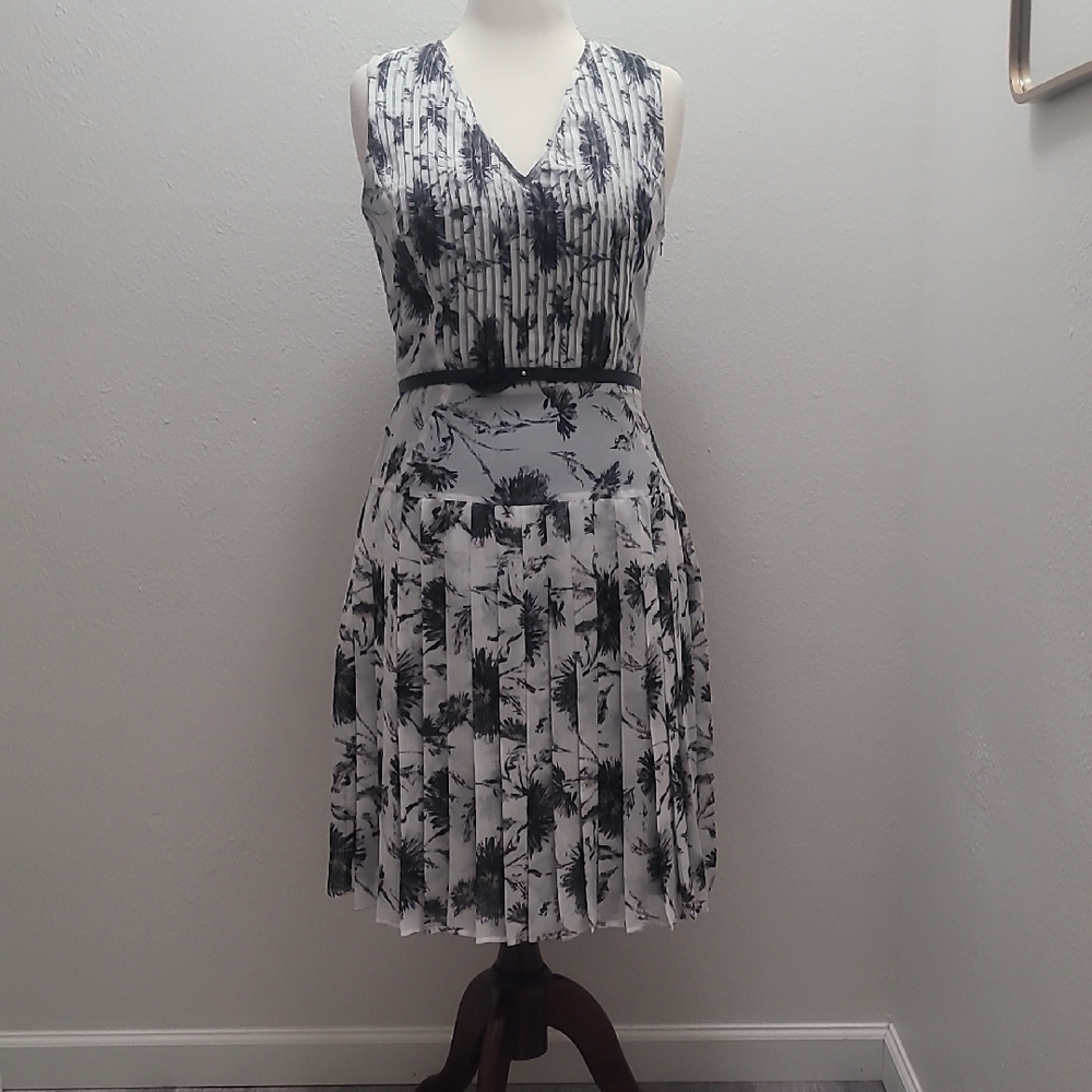 Halogen Black and White Pleated Midi Dress